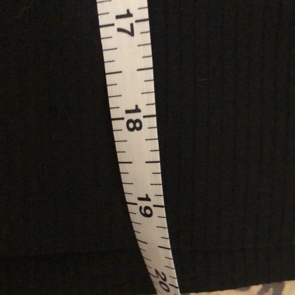 Bebe size large black pencil skirt has stretch perfect for year round - Picture 8 of 8